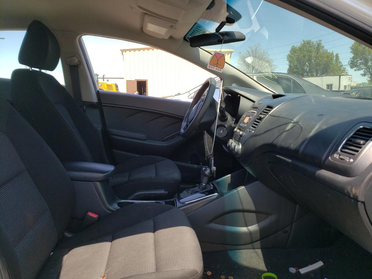 Photo 19 from auction – 2017 KIA FORTE LX with VIN 3KPFK4A78HE102513