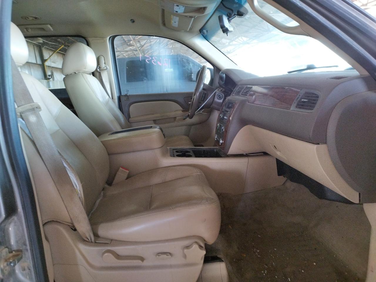 Photo 5 from auction – 2011 CHEVROLET SUBURBAN C with VIN 1GNSCJE00BR389890