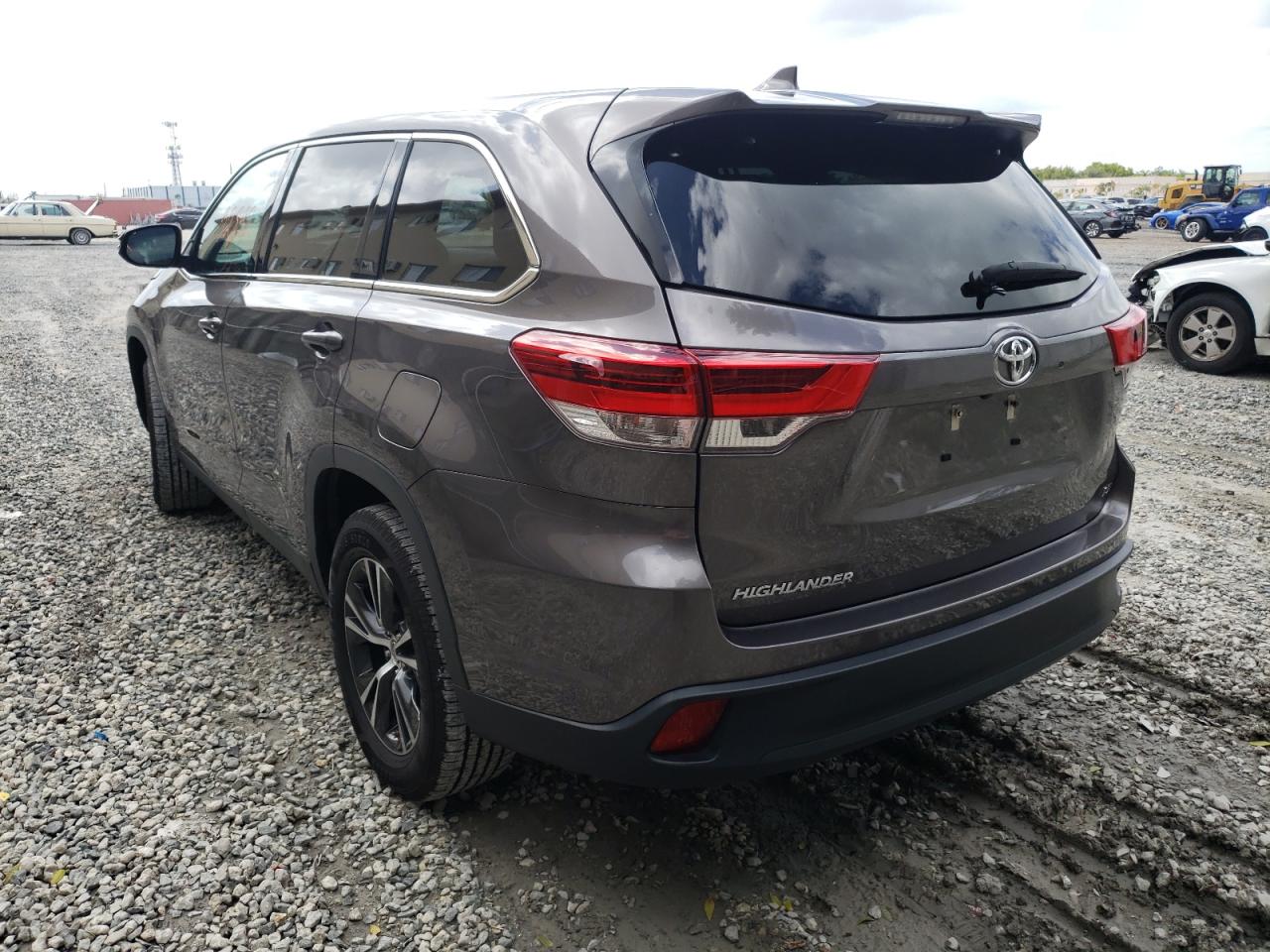Photo 3 from auction – 2019 TOYOTA HIGHLANDER with VIN 5TDZZRFH5KS360802