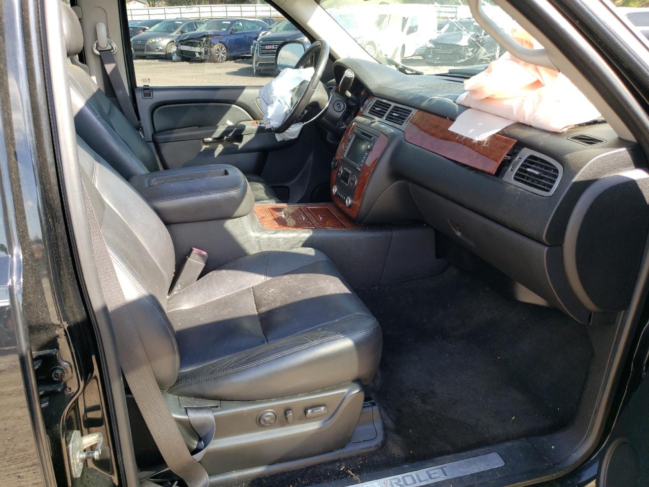 Photo 5 from auction – 2011 CHEVROLET SUBURBAN C with VIN 1GNSCKE06BR207129