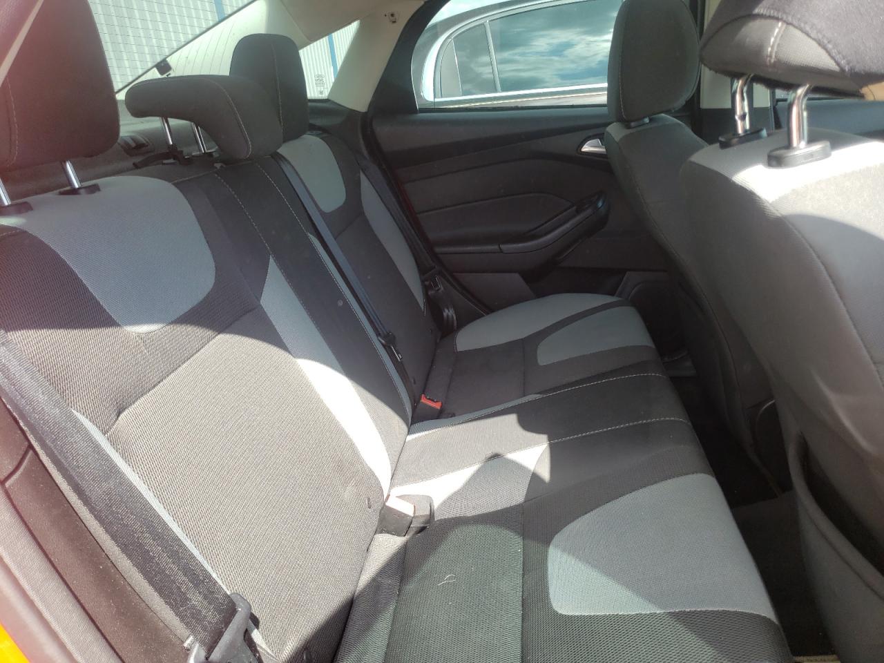 Photo 6 from auction – 2014 FORD FOCUS SE with VIN 1FADP3F27EL165238