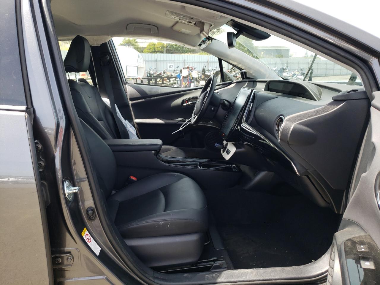 Photo 5 from auction – 2017 TOYOTA PRIUS PRIM with VIN JTDKARFP0H3010780