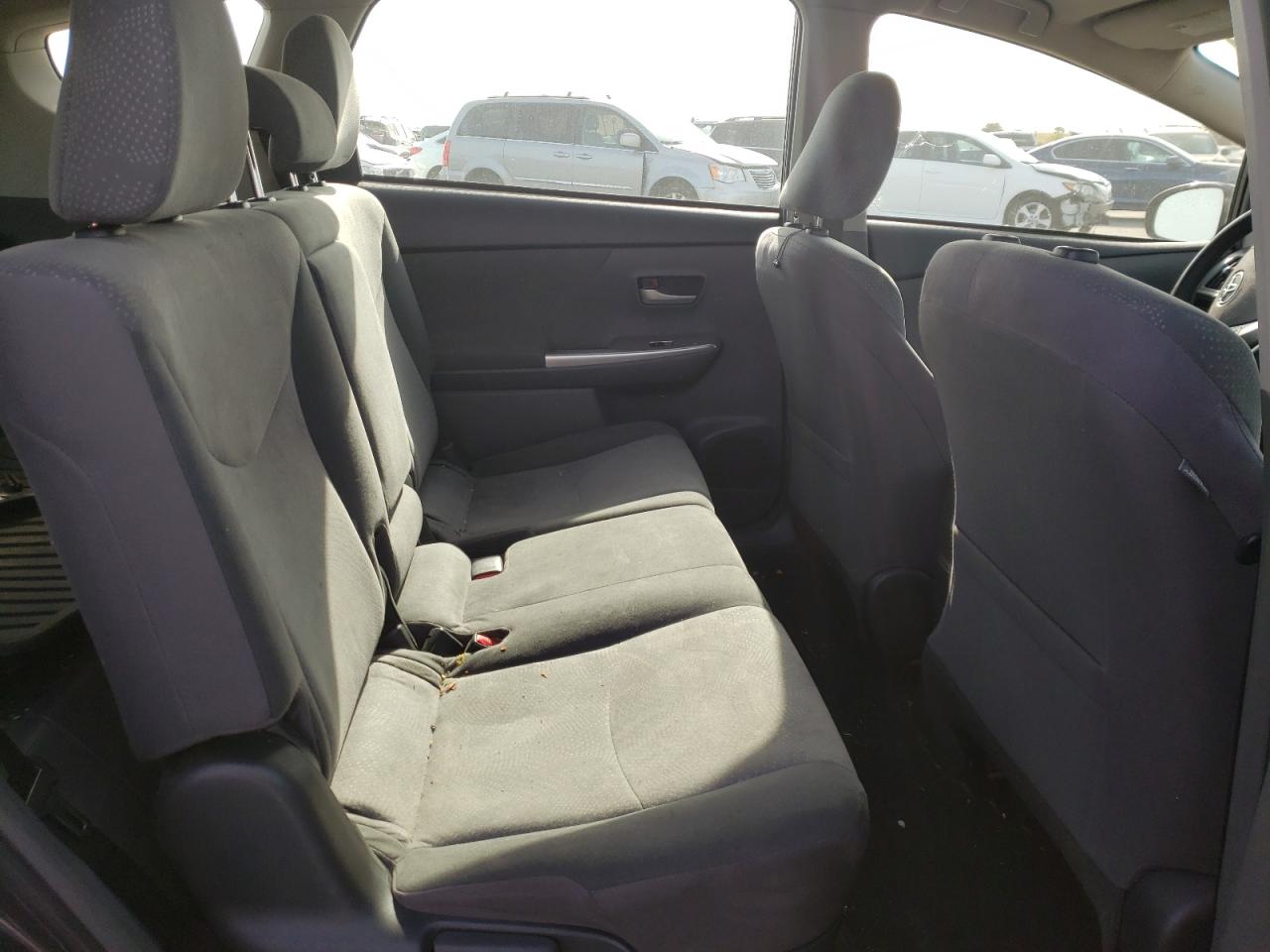 Photo 6 from auction – 2013 TOYOTA PRIUS V with VIN JTDZN3EU3D3271905