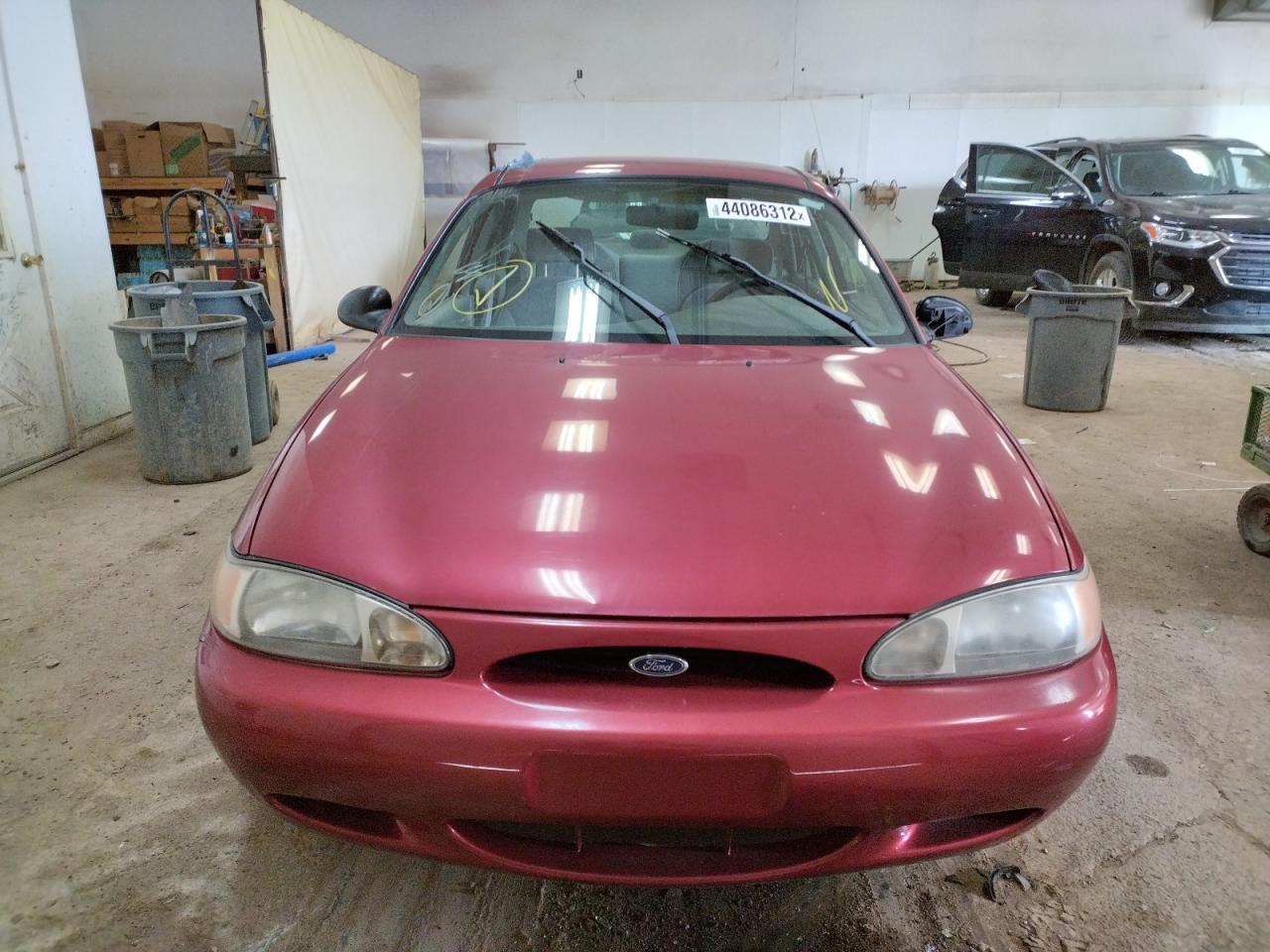 Photo 9 from auction – 1998 FORD ESCORT SE with VIN 1FAFP13P2WW129213