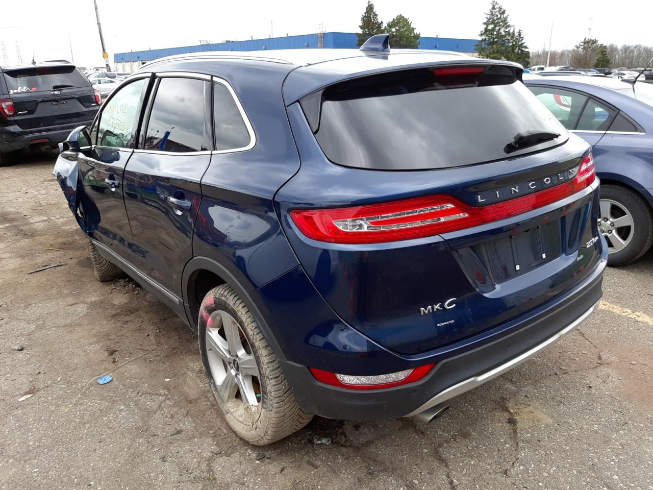 Photo 3 from auction – 2017 LINCOLN MKC PREMIE with VIN 5LMCJ1D92HUL32172