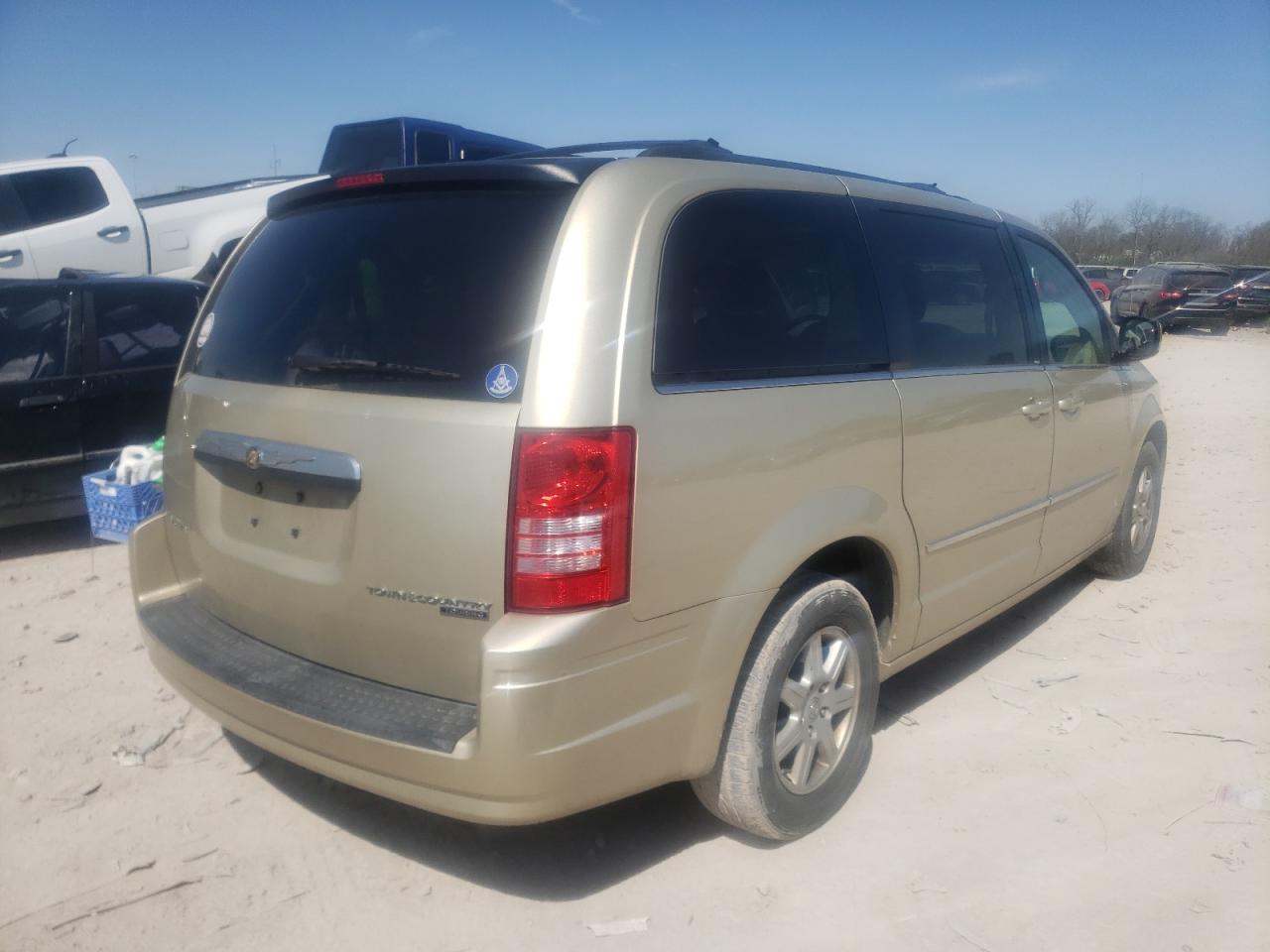 Photo 4 from auction – 2010 CHRYSLER TOWN & COU with VIN 2A4RR5D16AR442246