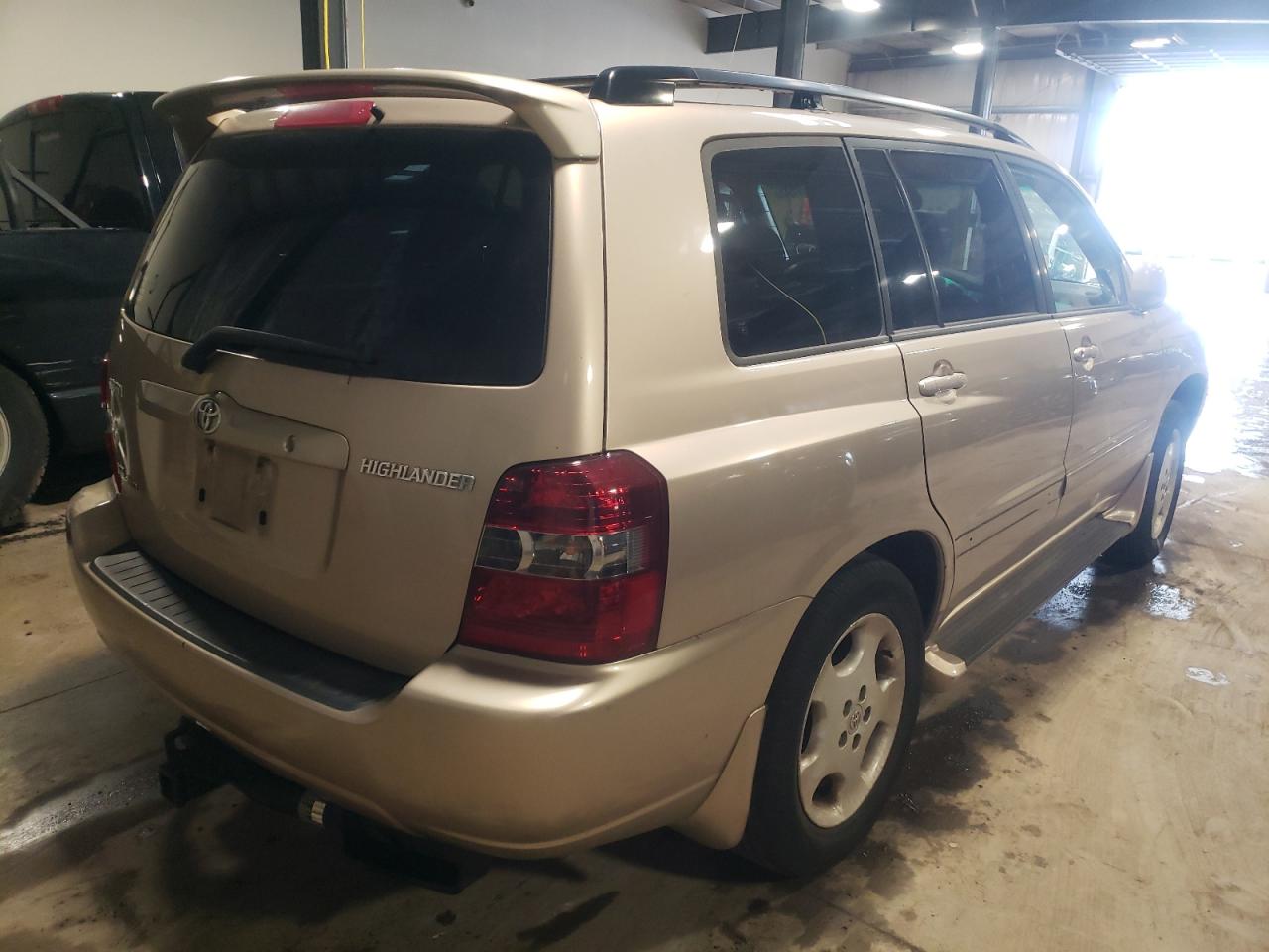 Photo 4 from auction – 2004 TOYOTA HIGHLANDER with VIN JTEEP21A240051179