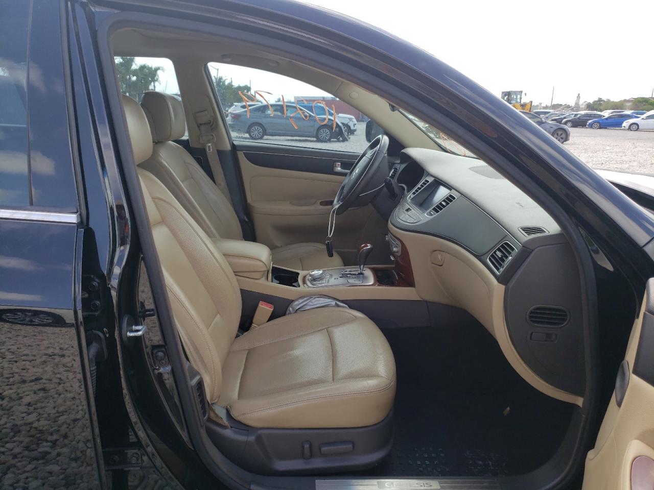 Photo 5 from auction – 2013 HYUNDAI GENESIS 3. with VIN KMHGC4DD2DU253115