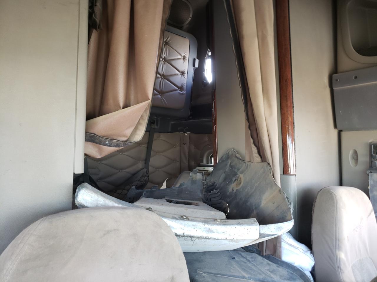 Photo 6 from auction – 2008 FREIGHTLINER CASCADIA 1 with VIN 1FUJGLCK88LAB1943