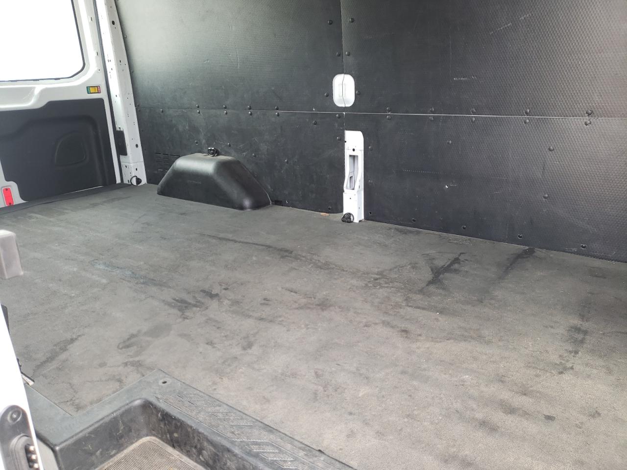 Photo 6 from auction – 2019 FORD TRANSIT T- with VIN 1FTYR2CM5KKB83731