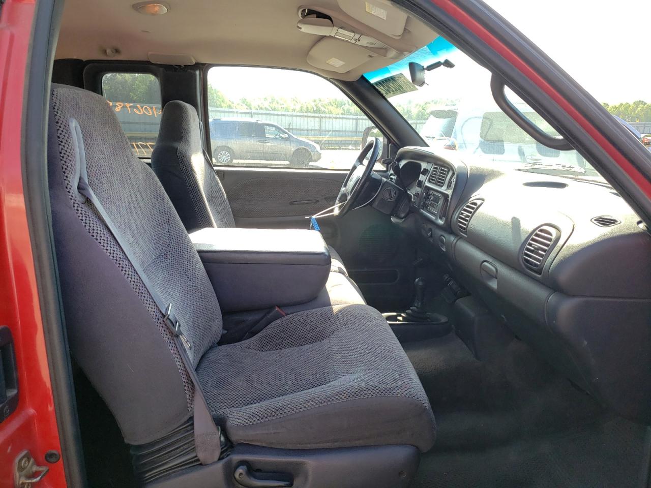 Photo 5 from auction – 2001 DODGE RAM 1500 with VIN 3B7HF13Z11M576213