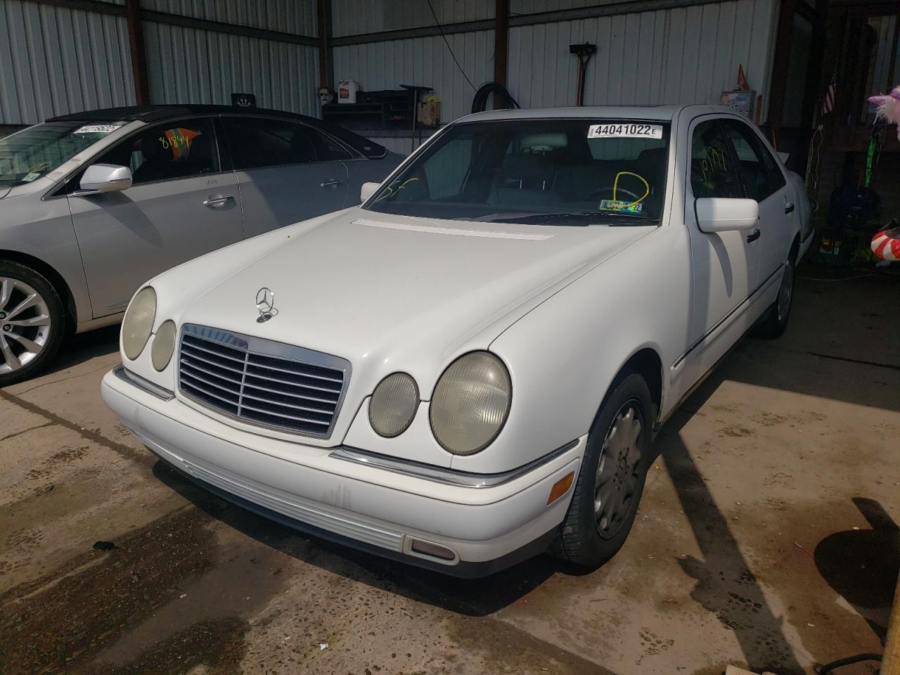 Photo 15 from auction – 1997 MERCEDES-BENZ E 320 with VIN WDBJF55F4VJ035363