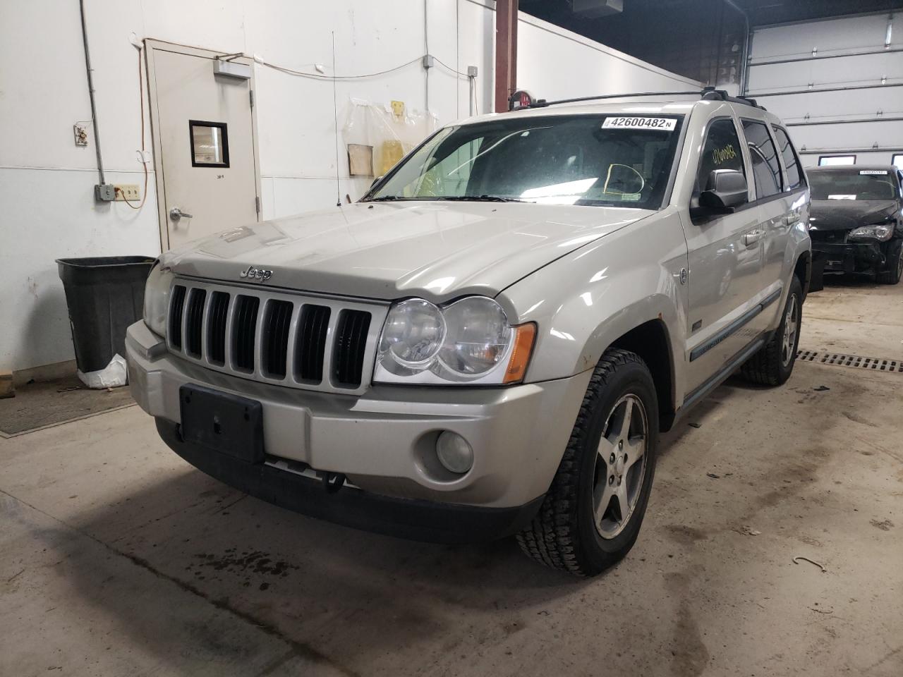 Photo 2 from auction – 2007 JEEP GRAND CHER with VIN 1J8HR48NX7C632425