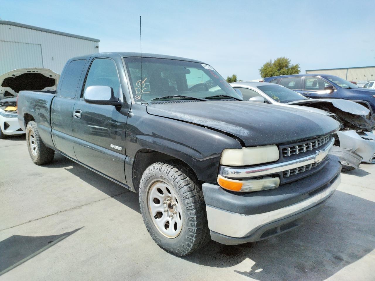 CHEVROLET SILVERADO 2002 with VIN 2GCEC19V421243626 - Photo from auction