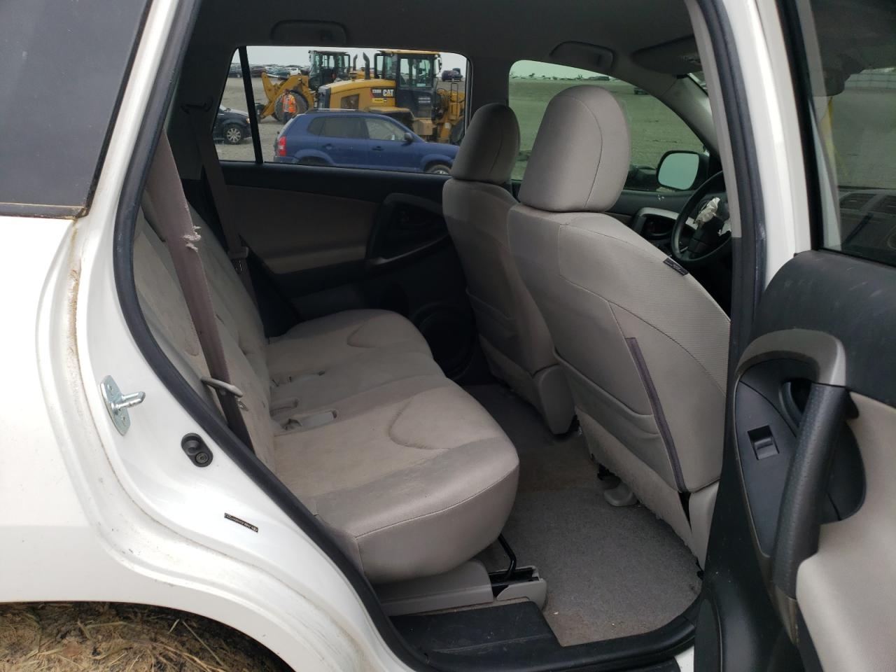 Photo 6 from auction – 2010 TOYOTA RAV4 with VIN JTMBK4DV3AD015912