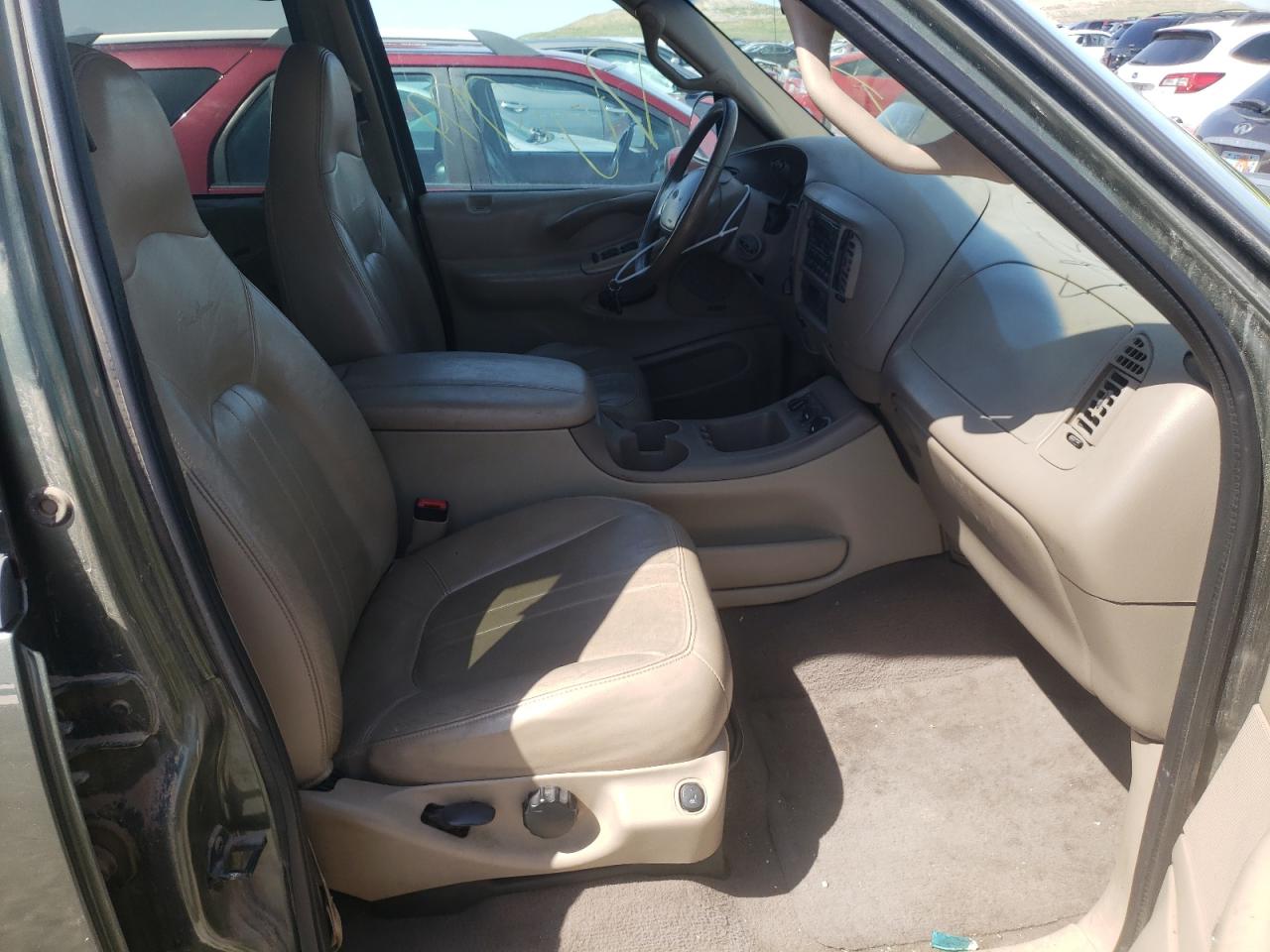 Photo 5 from auction – 2000 FORD EXPEDITION with VIN 1FMPU18L2YLA25513