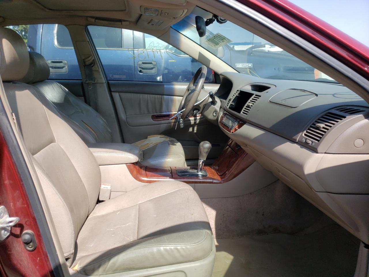 Photo 5 from auction – 2005 TOYOTA CAMRY LE with VIN 4T1BF32K55U102607