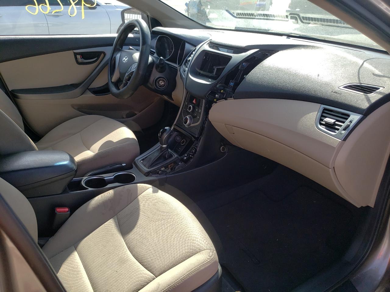 Photo 5 from auction – 2016 HYUNDAI ELANTRA SE with VIN 5NPDH4AE0GH665604