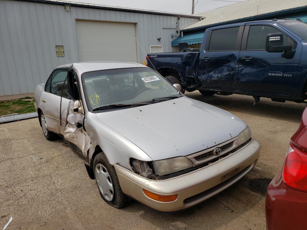 TOYOTA COROLLA DX 1996 with VIN 1NXBB02E9TZ496095 - Photo from auction