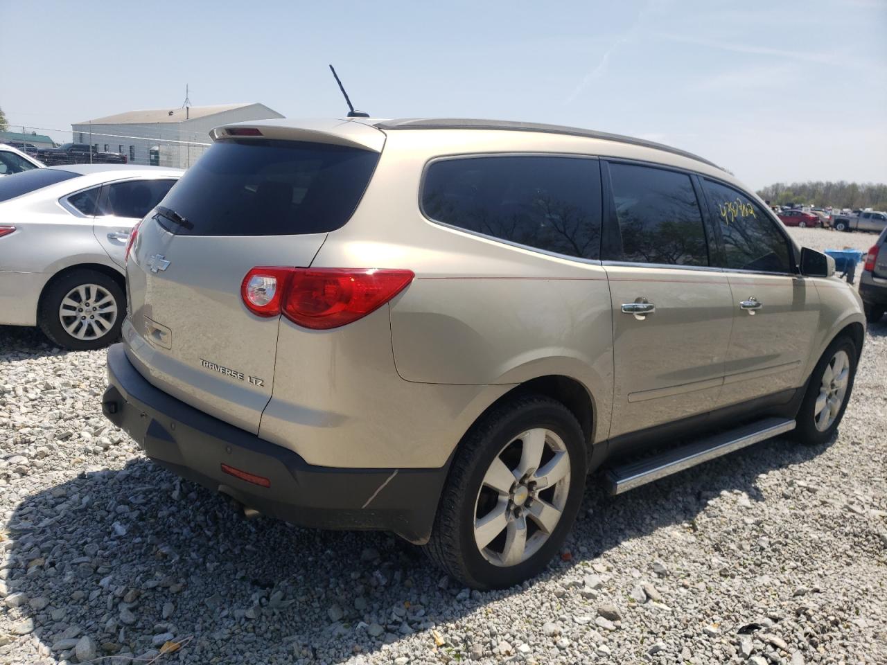 Photo 4 from auction – 2010 CHEVROLET TRAVERSE L with VIN 1GNLVHED0AS114005
