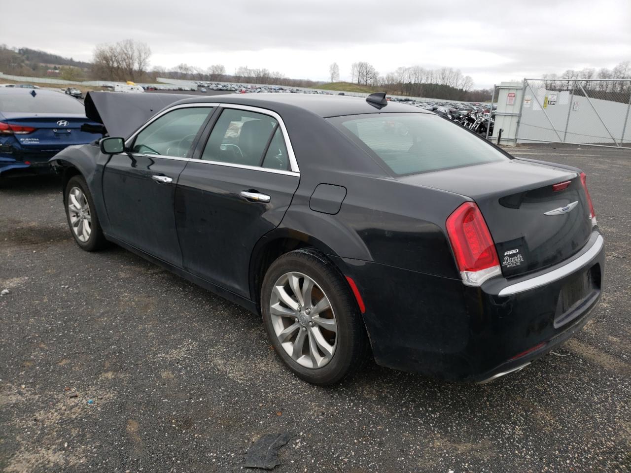 Photo 3 from auction – 2019 CHRYSLER 300 LIMITE with VIN 2C3CCAKG3KH690916