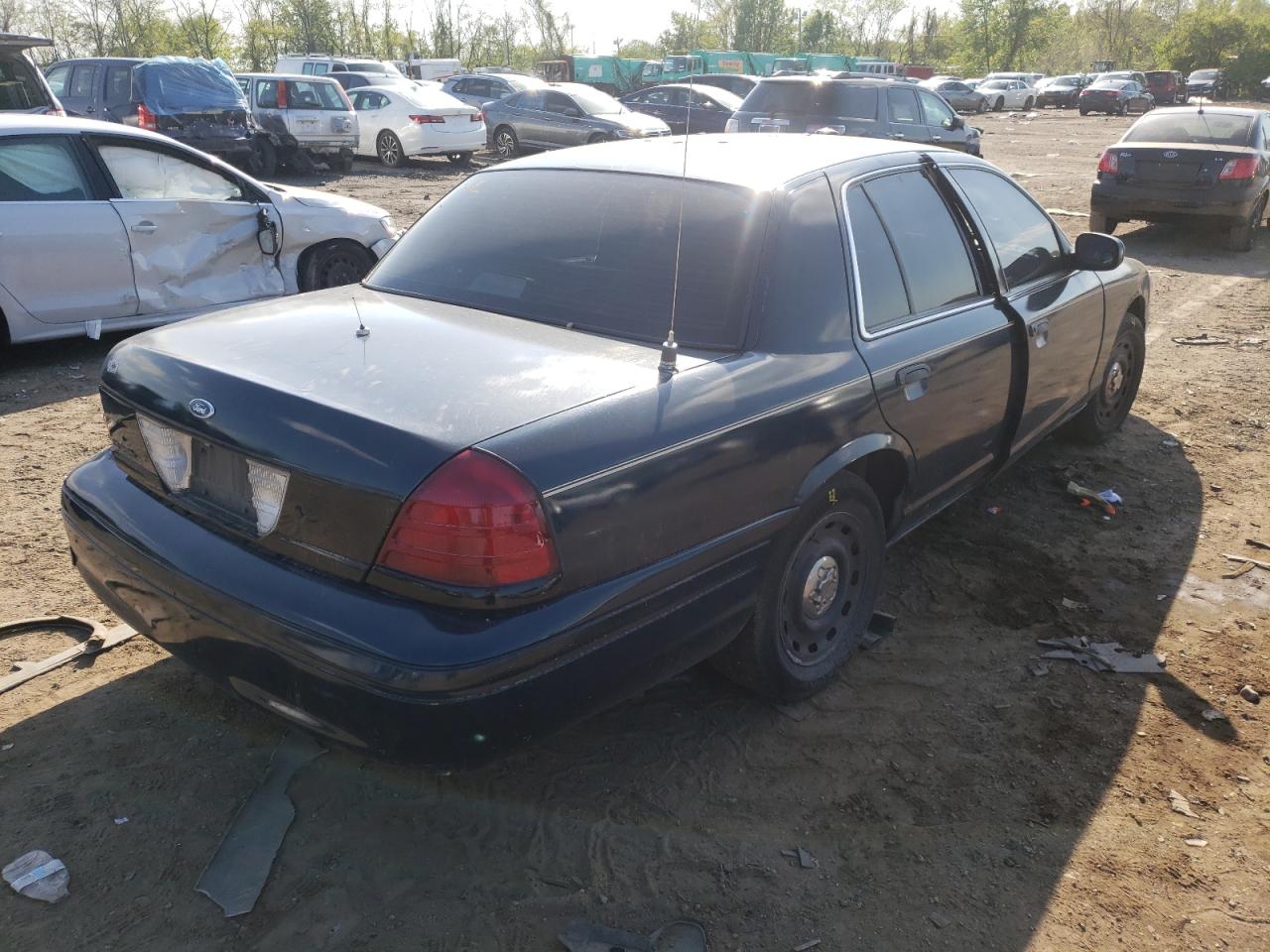 Photo 4 from auction – 2004 FORD CROWN VICT with VIN 2FAHP71W54X172287