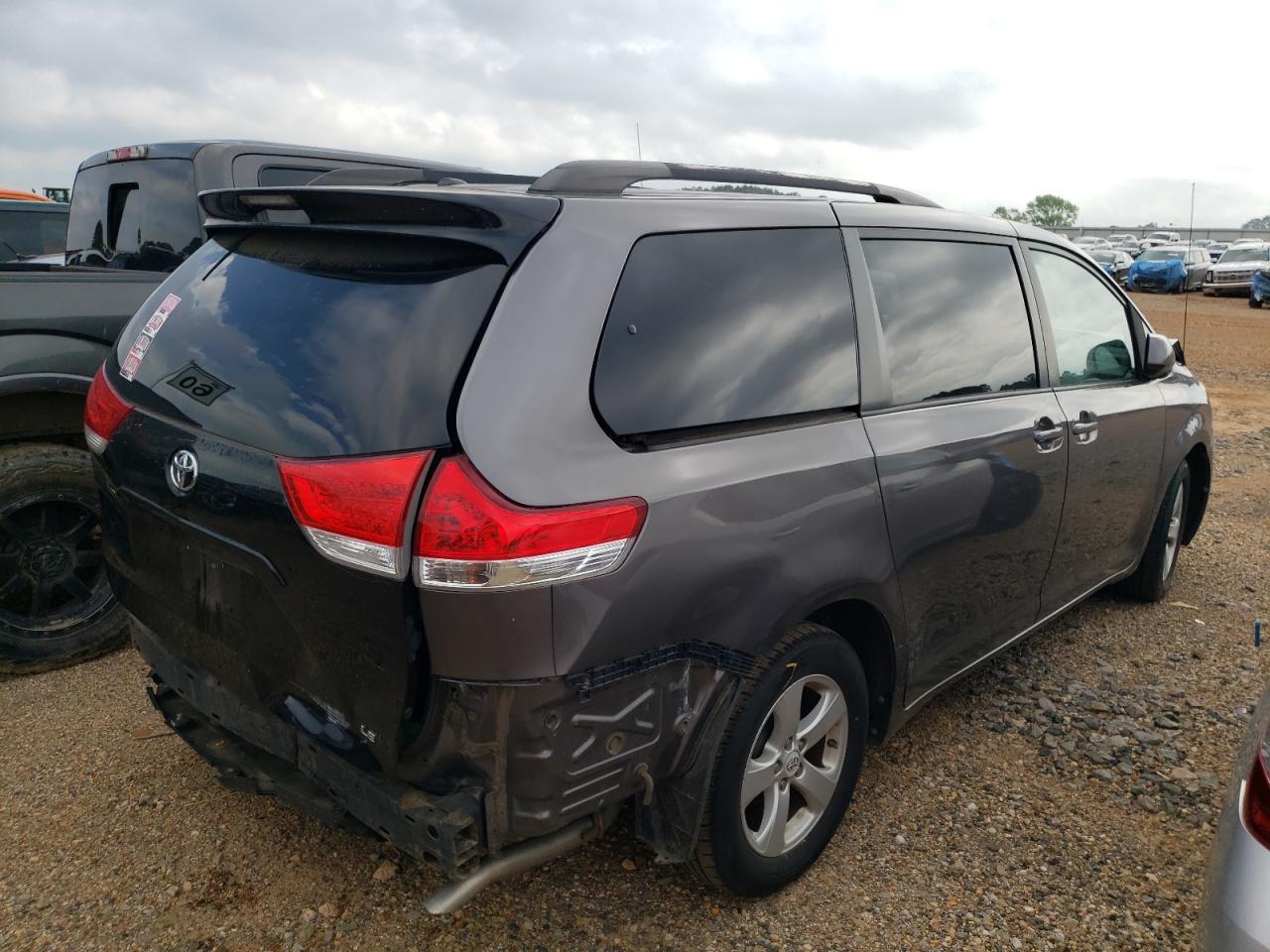 Photo 4 from auction – 2011 TOYOTA SIENNA LE with VIN 5TDKK3DC2BS019299