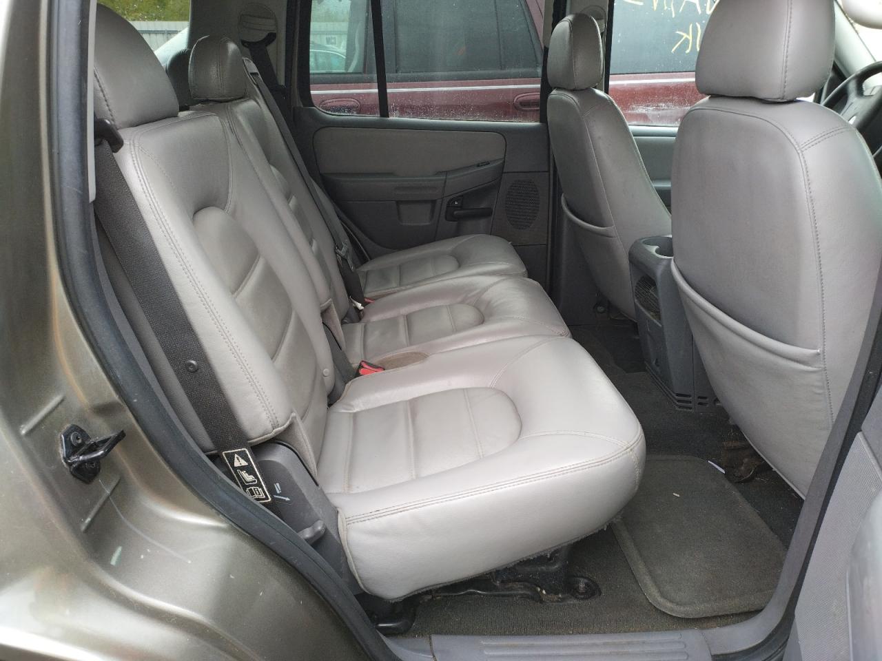 Photo 6 from auction – 2005 FORD EXPLORER X with VIN 1FMZU73K05UB76088