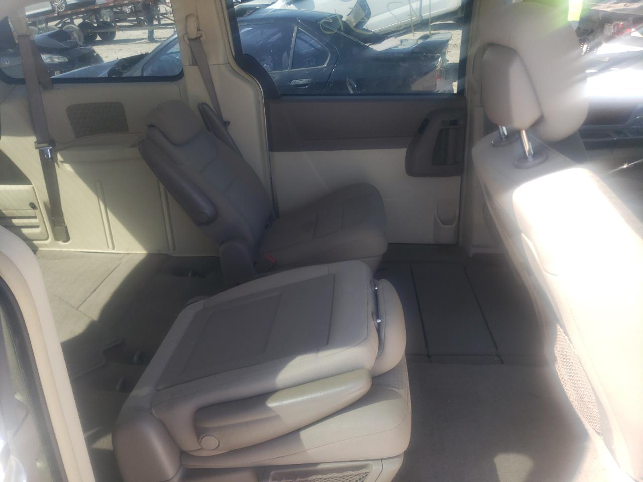 Photo 6 from auction – 2010 CHRYSLER TOWN & COU with VIN 2A4RR5D16AR442246