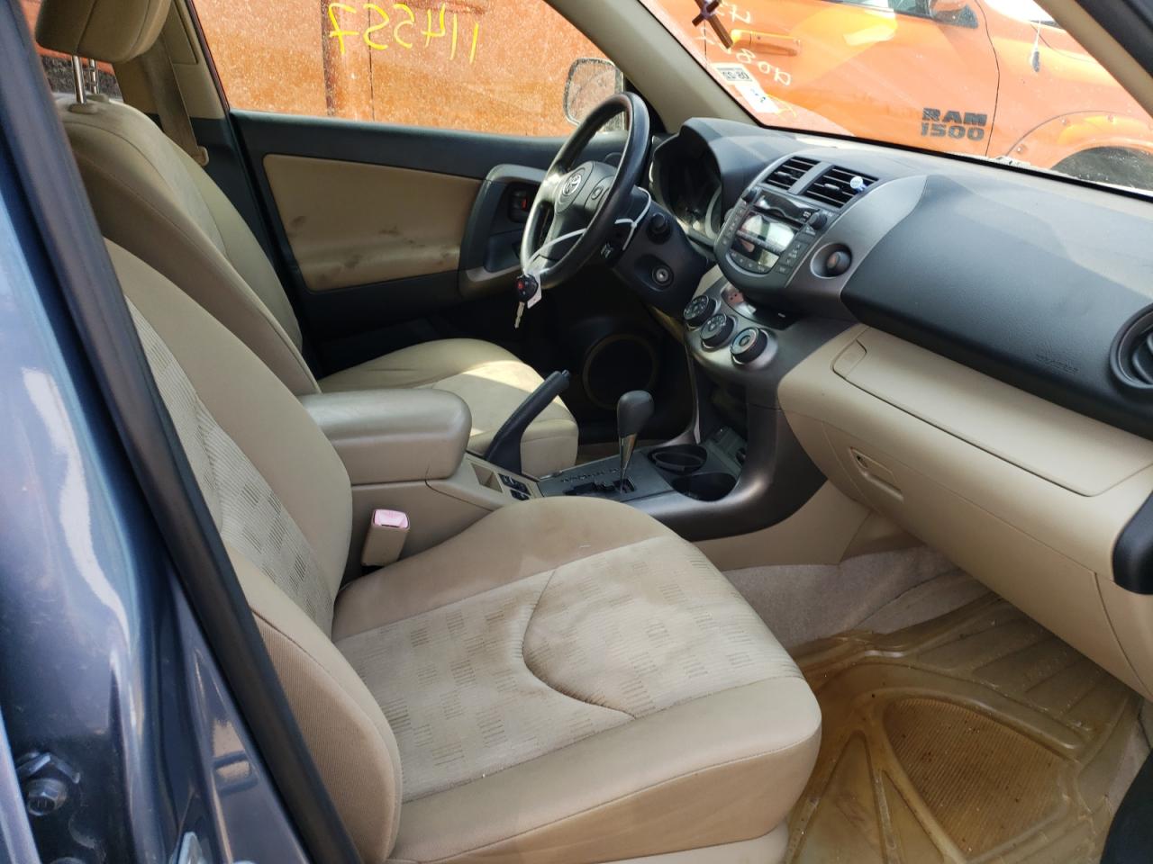 Photo 5 from auction – 2009 TOYOTA RAV4 with VIN JTMZF33V89D010862