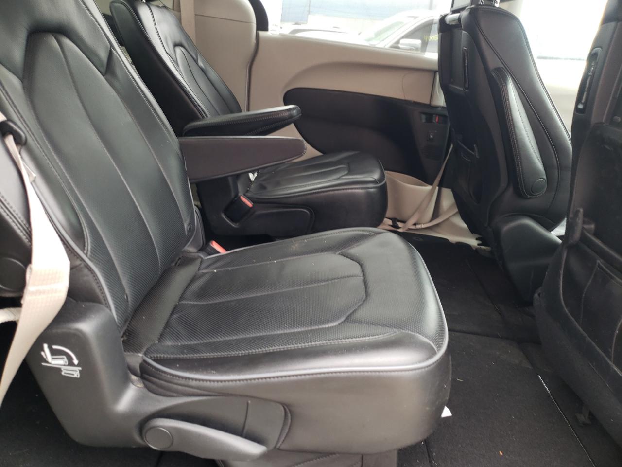 Photo 6 from auction – 2018 CHRYSLER PACIFICA L with VIN 2C4RC1GG3JR232820