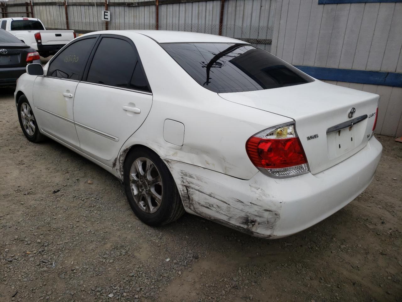 Photo 3 from auction – 2005 TOYOTA CAMRY LE with VIN 4T1BF32K45U084844