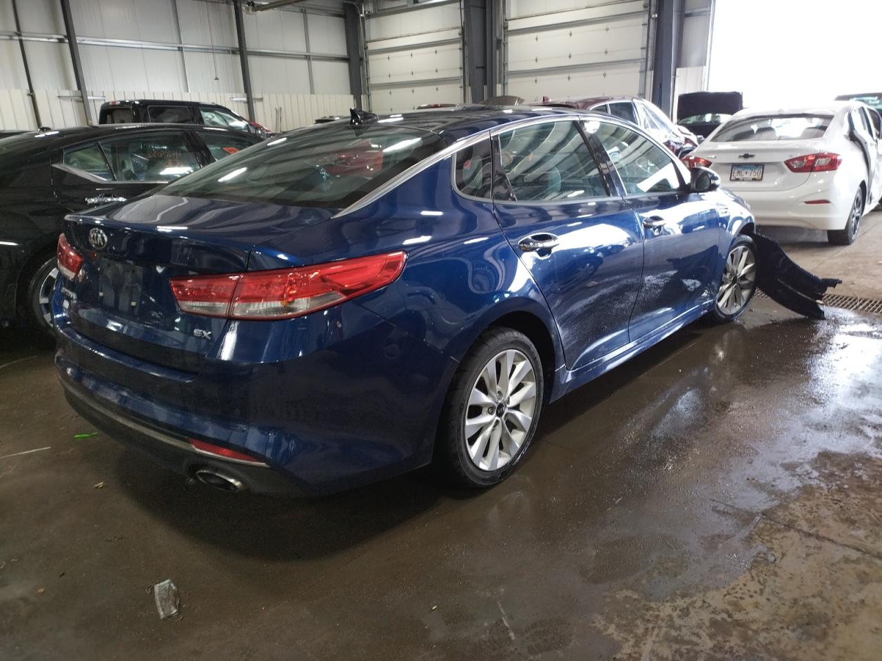 Photo 4 from auction – 2016 KIA OPTIMA EX with VIN 5XXGU4L39GG068824