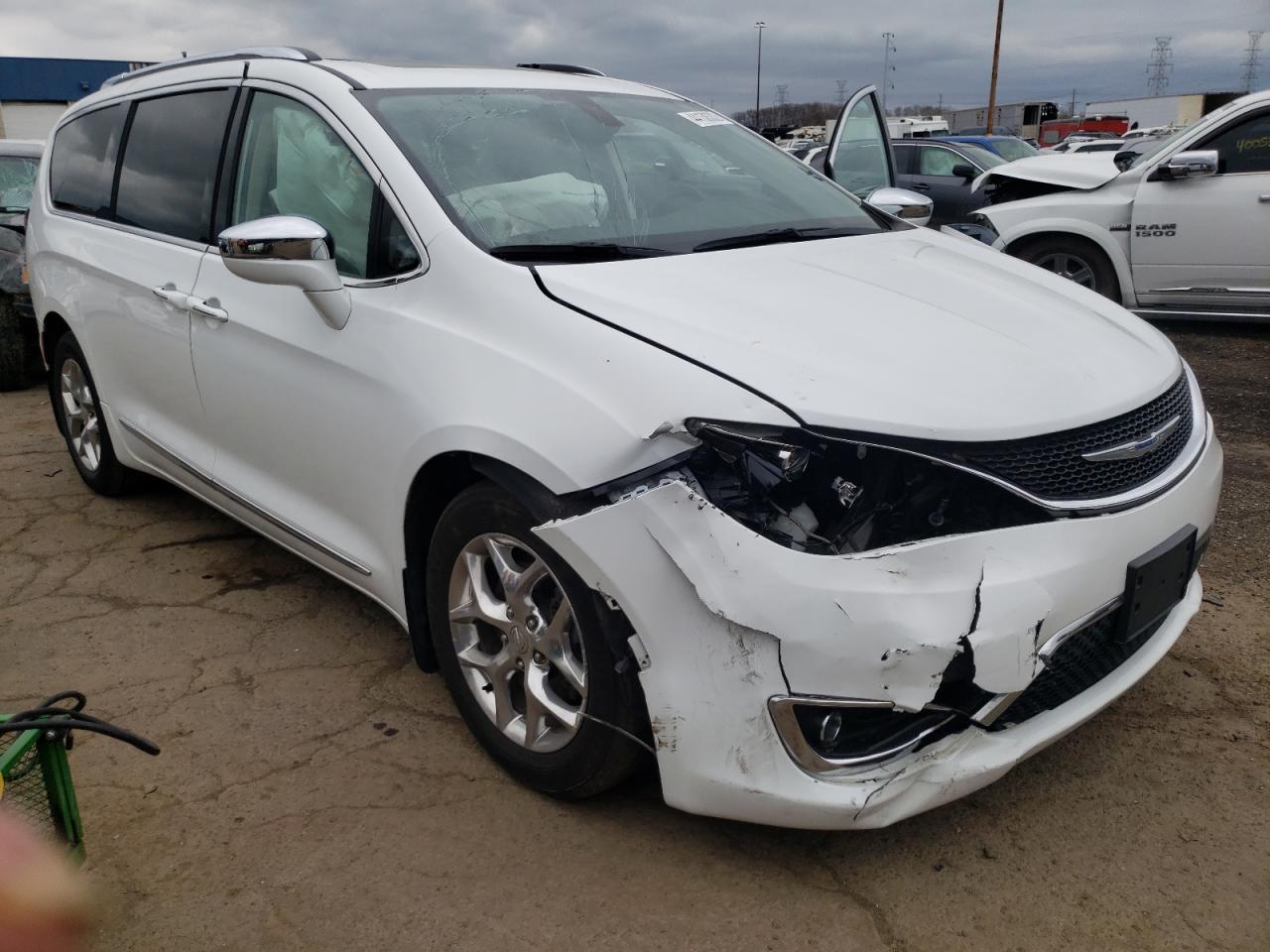 CHRYSLER PACIFICA L 2018 with VIN 2C4RC1GG3JR232820 - Photo from auction