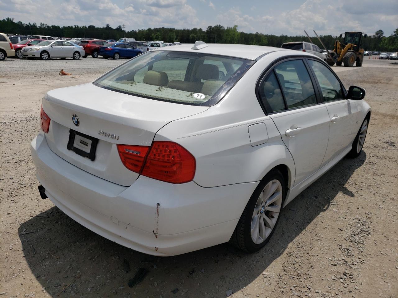 Photo 4 from auction – 2011 BMW 328 I with VIN WBAPH7G55BNN05522