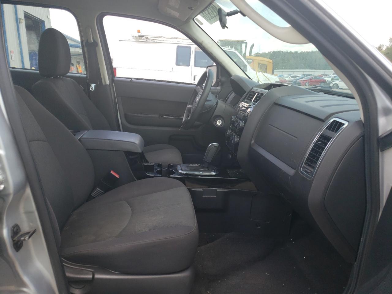صورة رقم 5 من المزاد - 2010 MAZDA TRIBUTE I مع VIN 4F2CY0C75AKM02634