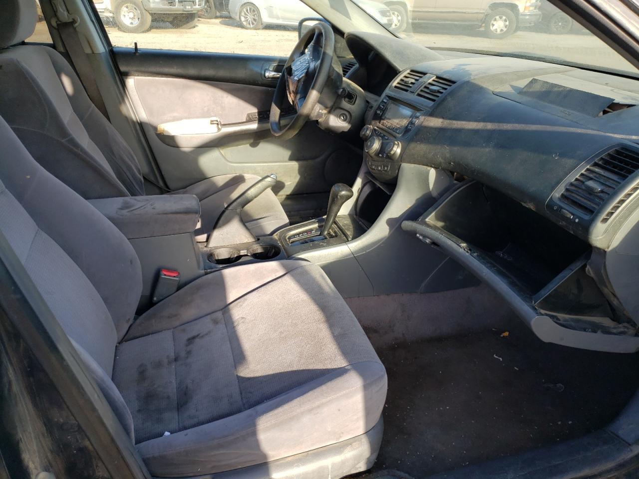 Photo 5 from auction – 2003 HONDA ACCORD LX with VIN JHMCM56333C078161