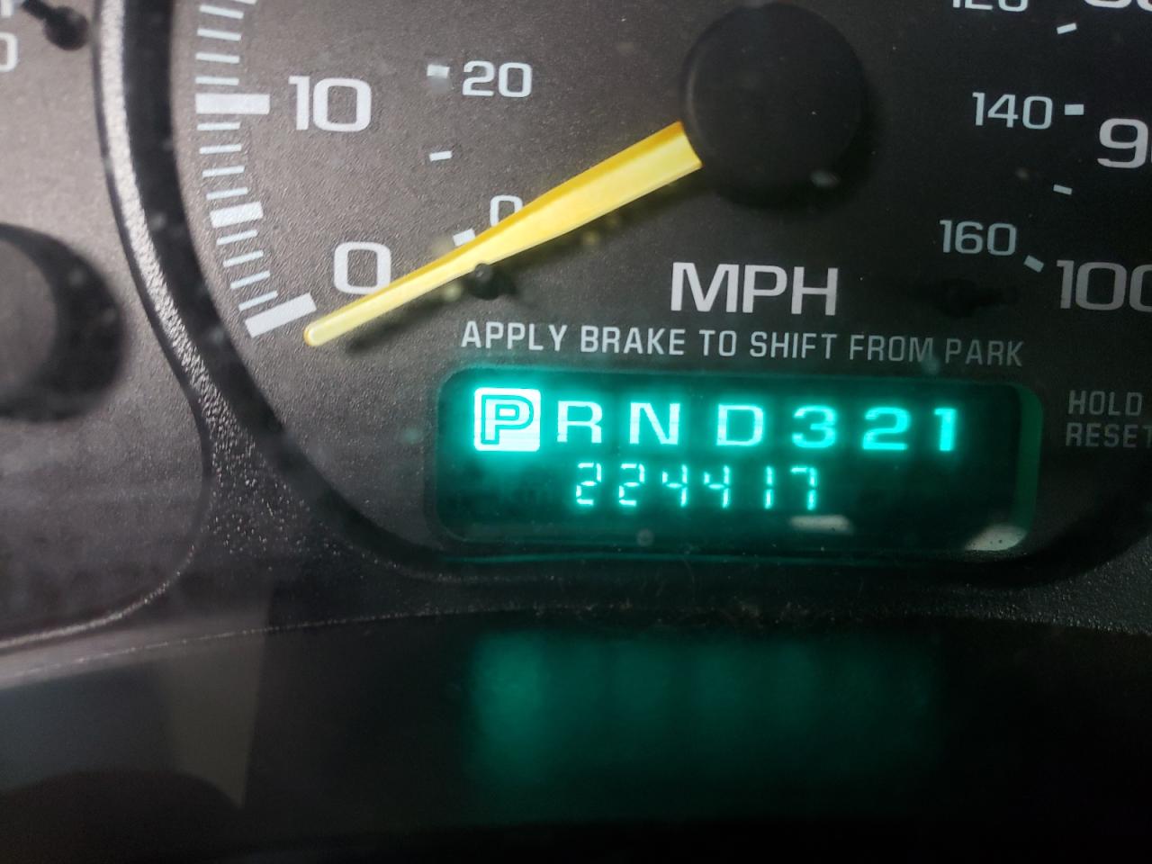 Photo 8 from auction – 2001 CHEVROLET SILVERADO with VIN 2GCEK19T511115119