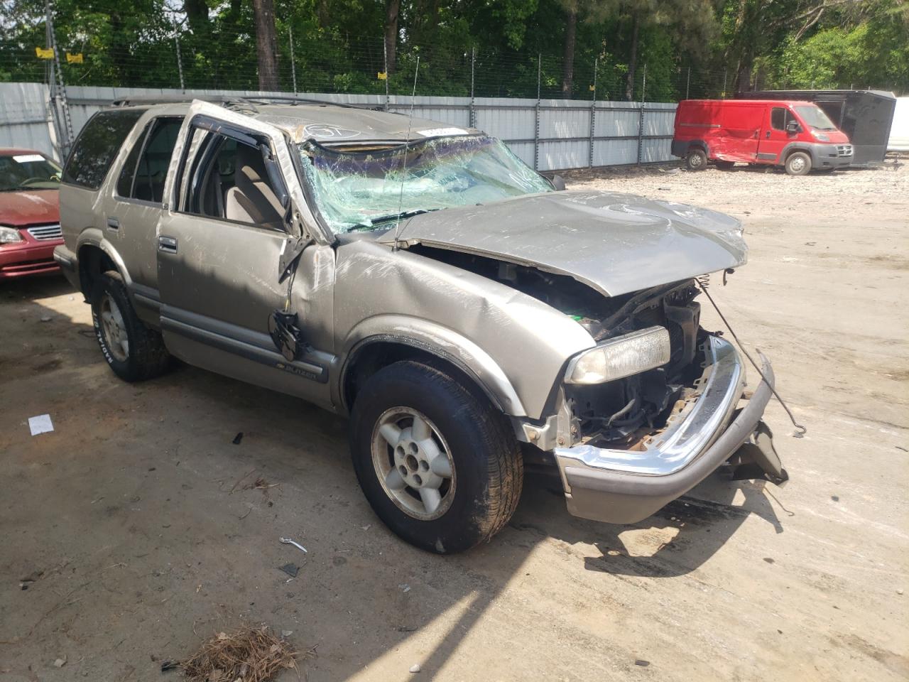 CHEVROLET BLAZER 1998 with VIN 1GNDT13W9W2297210 - Photo from auction
