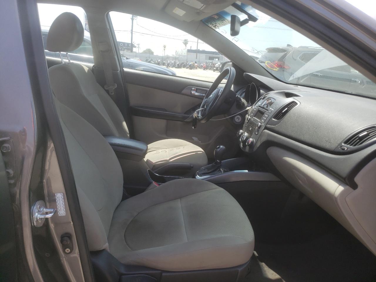 Photo 5 from auction – 2013 KIA FORTE EX with VIN KNAFU4A24D5740212