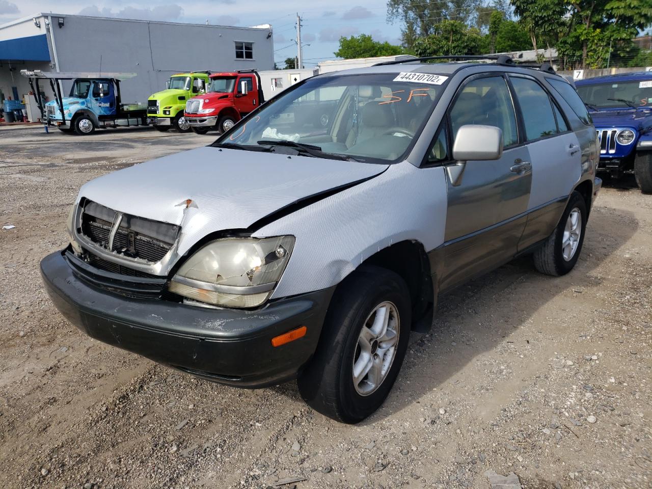 Photo 2 from auction – 2000 LEXUS RX 300 with VIN JT6GF10U3Y0069564