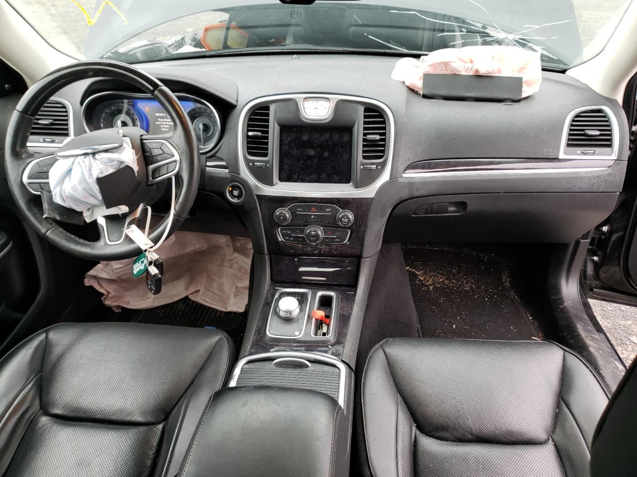 Photo 9 from auction – 2019 CHRYSLER 300 LIMITE with VIN 2C3CCAKG3KH690916