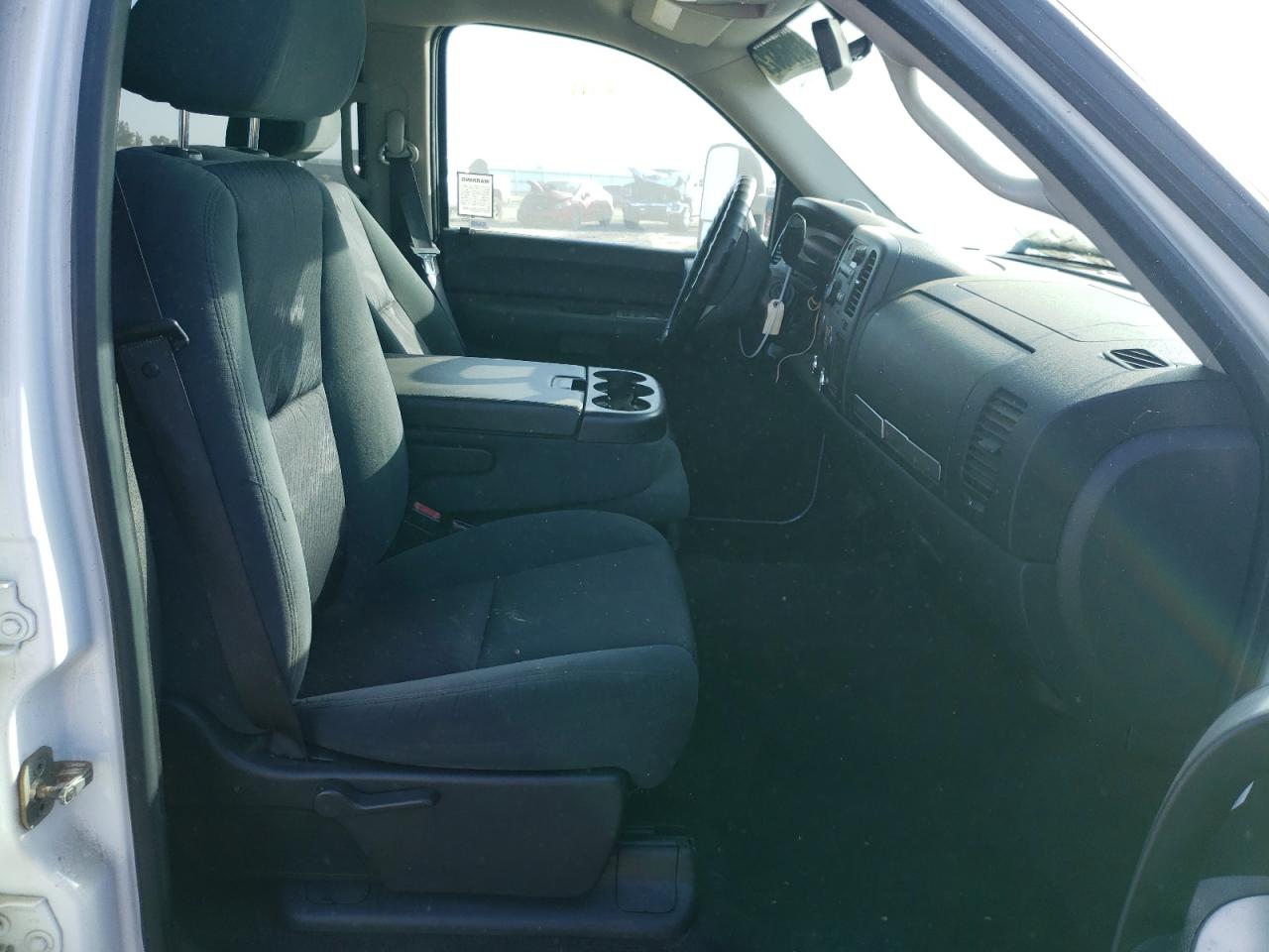 Photo 5 from auction – 2009 GMC SIERRA C25 with VIN 1GTHC53679F149331