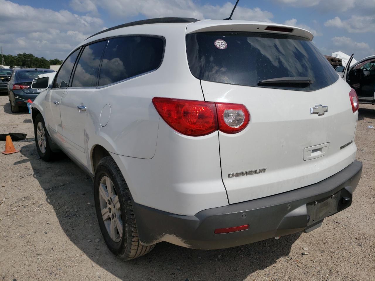 Photo 3 from auction – 2010 CHEVROLET TRAVERSE L with VIN 1GNLRFED2AS107971