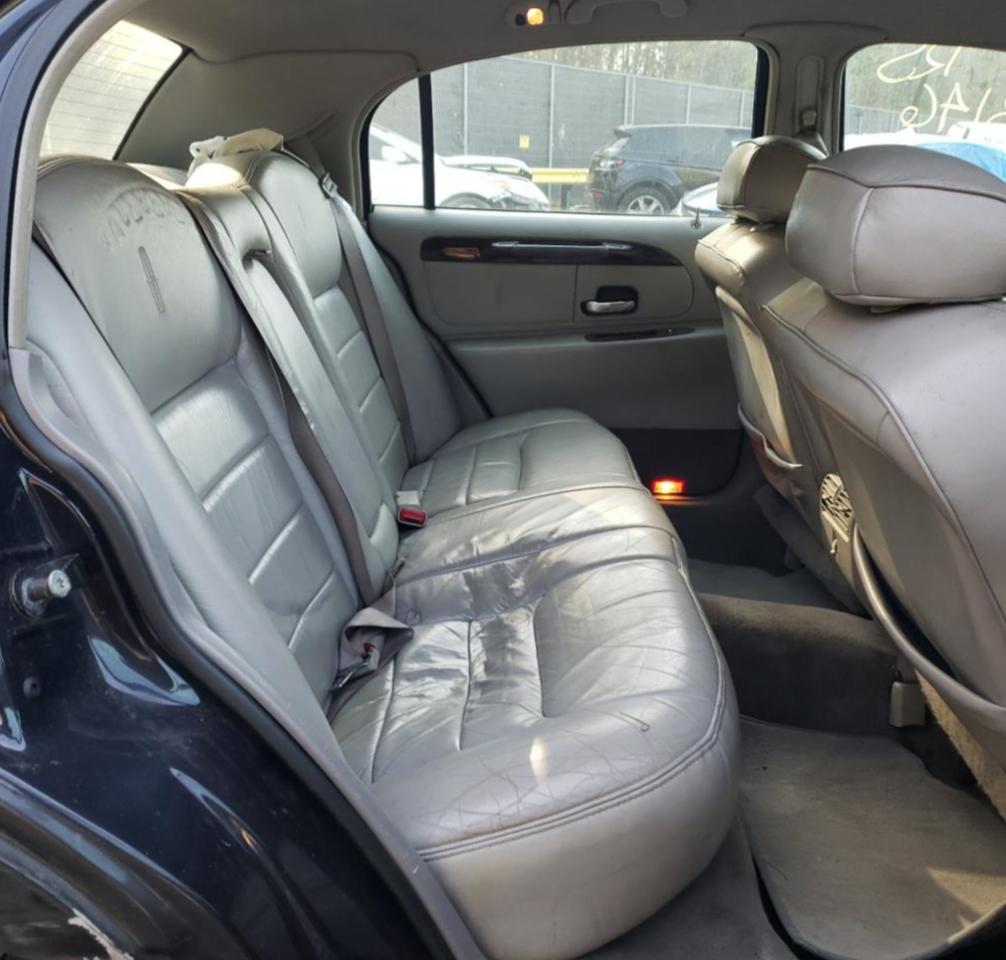 Photo 6 from auction – 2000 LINCOLN TOWN CAR S with VIN 1LNHM82W4YY820744