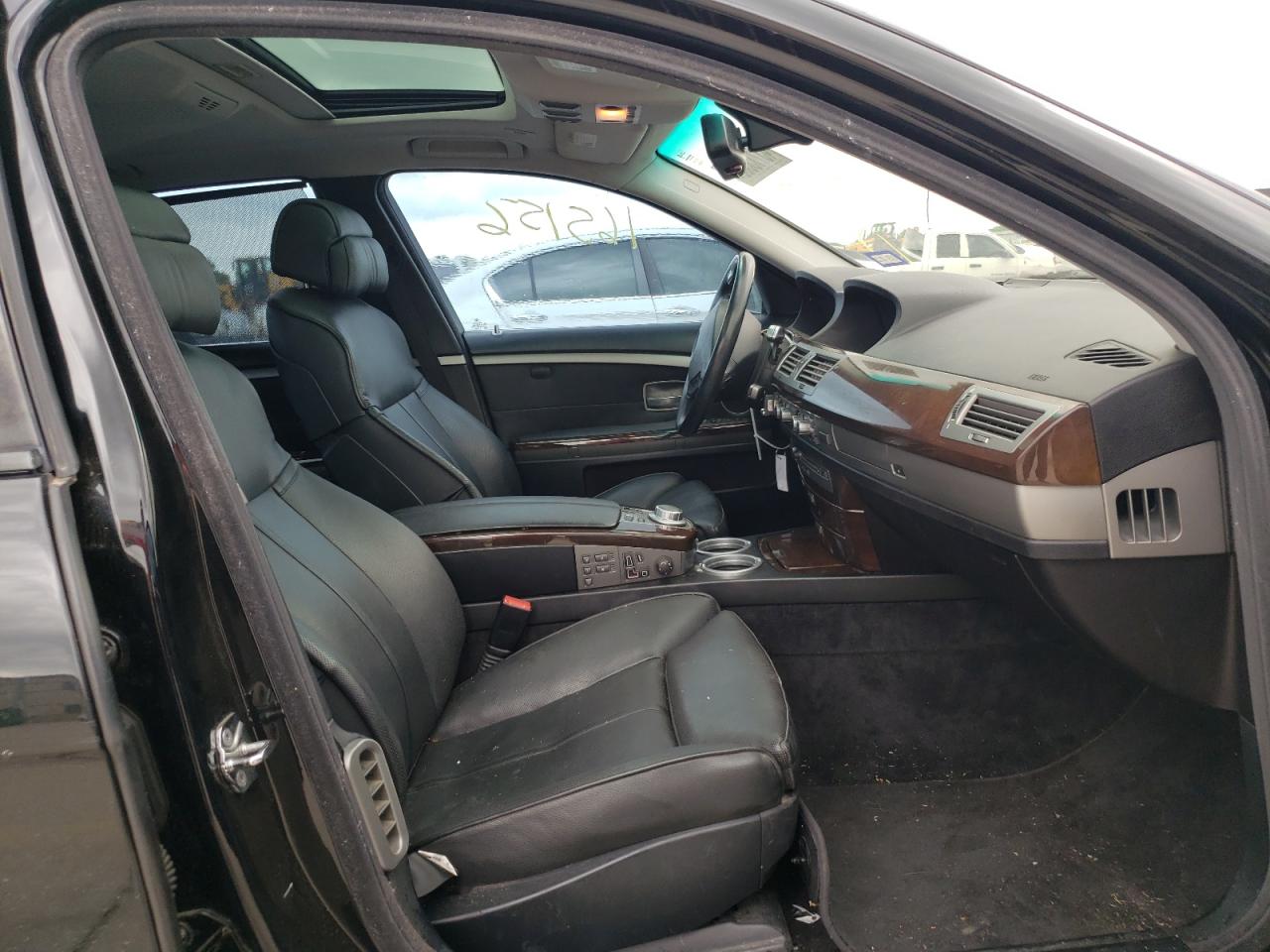 Photo 5 from auction – 2007 BMW 750 with VIN WBAHN83567DT71027