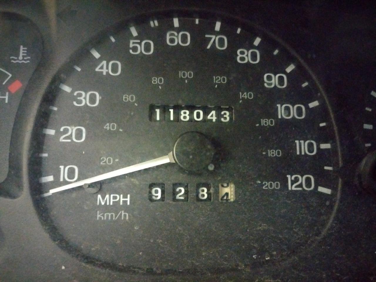 Photo 8 from auction – 1998 FORD ESCORT SE with VIN 1FAFP13P2WW129213
