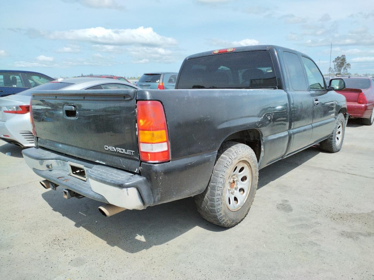 Photo 4 from auction – 2002 CHEVROLET SILVERADO with VIN 2GCEC19V421243626