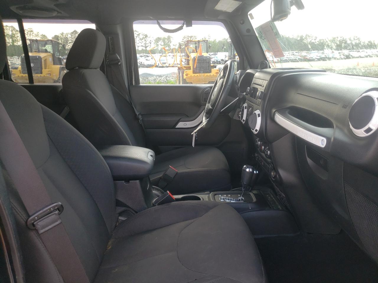 Photo 5 from auction – 2014 JEEP WRANGLER U with VIN 1C4BJWDG6EL282974