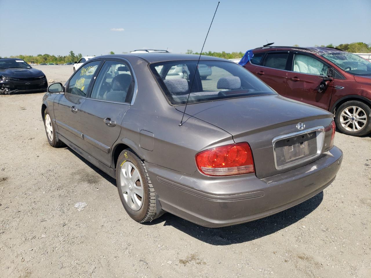 Photo 3 from auction – 2004 HYUNDAI SONATA GL with VIN KMHWF25S04A034191